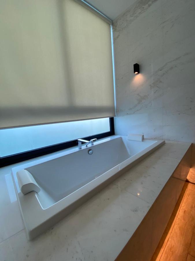 Ikiru 18 Private Saltwater Pool Villa, 3 Ensuite Br, Outdoor Bbq, 5 Mins To Beach Pantai Cenang  Esterno foto