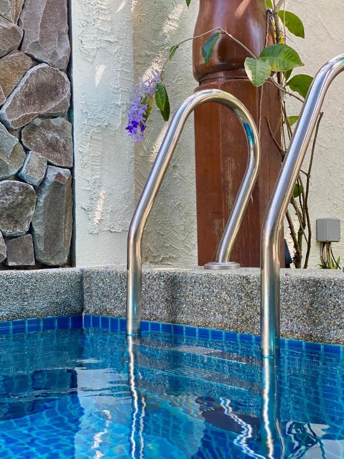 Ikiru 18 Private Saltwater Pool Villa, 3 Ensuite Br, Outdoor Bbq, 5 Mins To Beach Pantai Cenang  Esterno foto